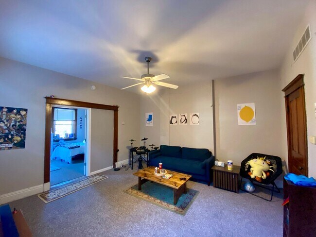 Building Photo - 2364 Victor St