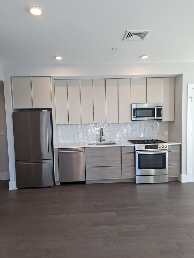 Building Photo - Jamaica Plain spacious studio w/ central a...