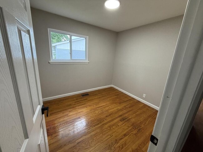 Building Photo - 306 N McKinley Ave