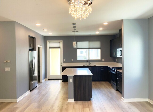 Building Photo - 5460 Shorefront Dr
