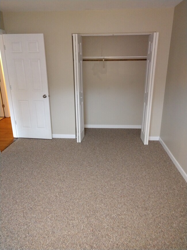 Master Bedroom Closet - 992 N Fairfield Rd