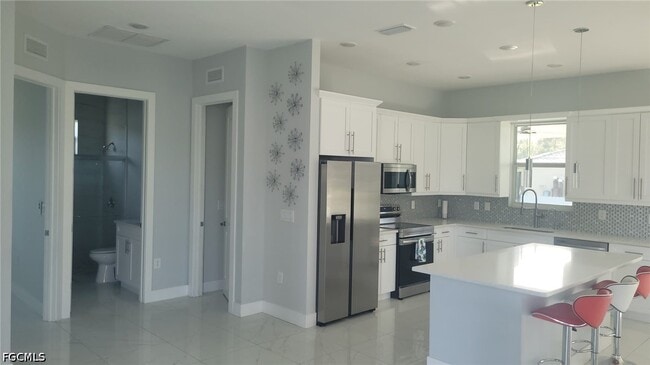 Building Photo - 653 Foxchase Dr
