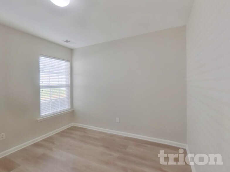 Building Photo - 144 Phoenix Ln