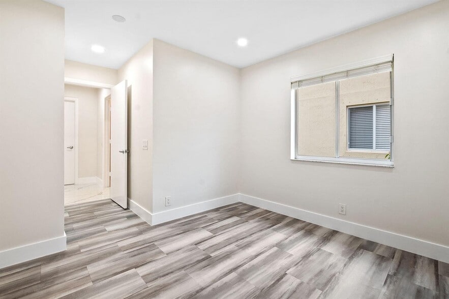 Building Photo - 4498 Dogwood Cir