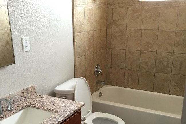 Bathroom - 644 W 3rd St