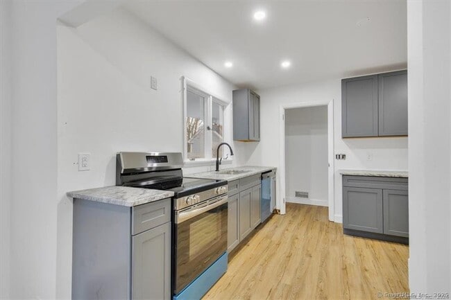 Building Photo - 275 High St