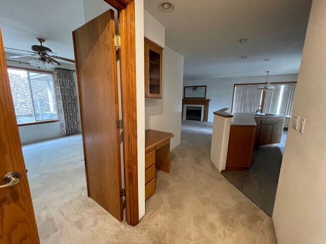 Building Photo - Available Now 3 bedroom 2 bath Hucrest home