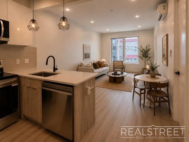 Building Photo - Luxury Apartment with Modern Finishes & Private Balcony
