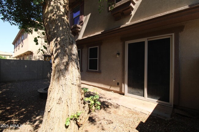 Building Photo - 8147 W Lynwood St