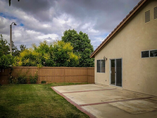 Building Photo - 3 Bedroom Home in the Desirable Paloma Del...