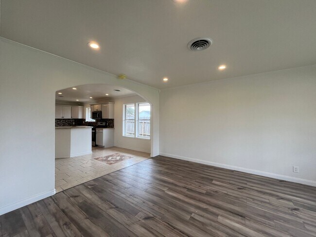 Building Photo - 3 Bedroom 2 Bath in Hopper Subdivision