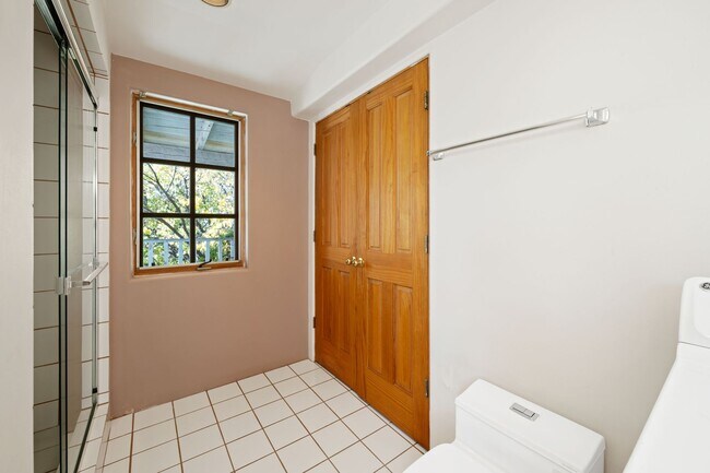 Building Photo - Rustic Loft-Style Home in Arroyo Hondo