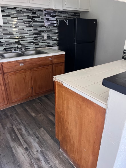 Building Photo - 209 Victor St