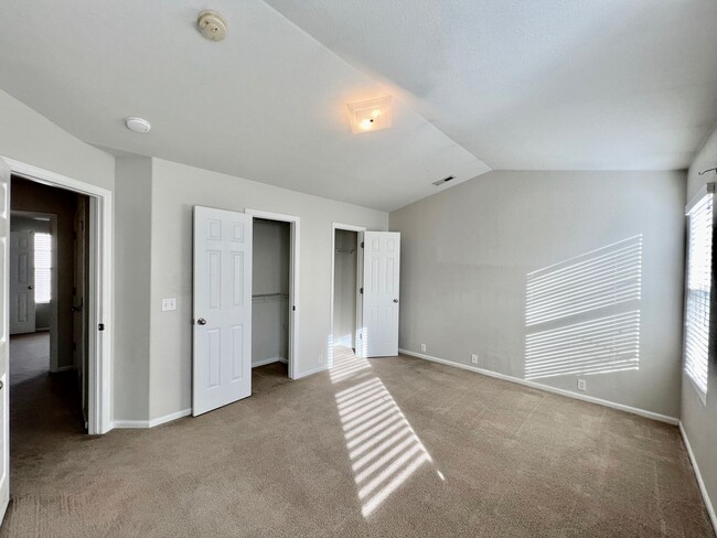 Building Photo - Spacious 2 Bed/2/5 Bath Townhome at The Bluffs at Spring Creek
