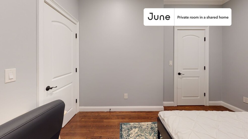 Building Photo - Private bedroom in 4 bed/1.5 bath Home