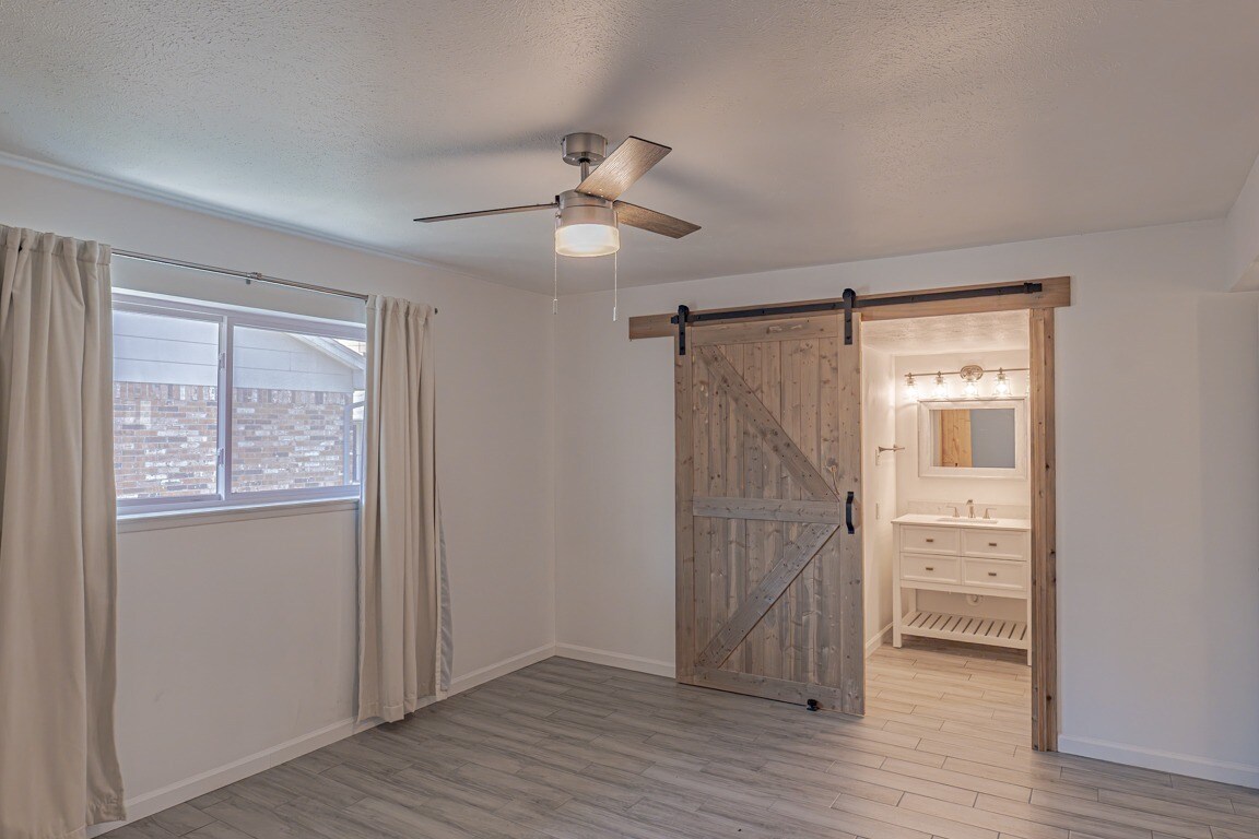 Building Photo - 8087 Meadow Rd