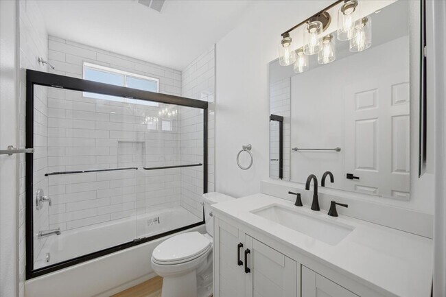 Building Photo - 1040 Gardena