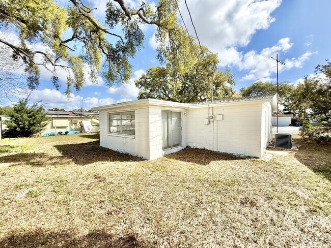 Building Photo - 12909 Kings Manor Ave