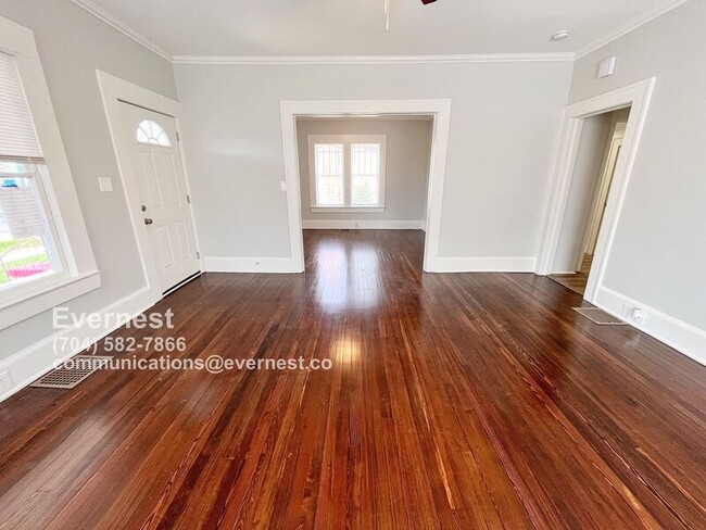 Building Photo - 203 S Elm St