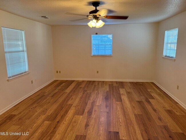 Building Photo - 2507 Middlecoff Dr