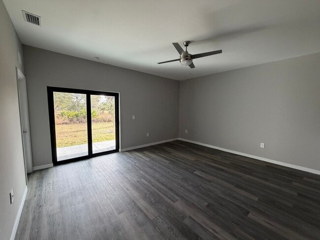 Building Photo - 1156 Melville Rd