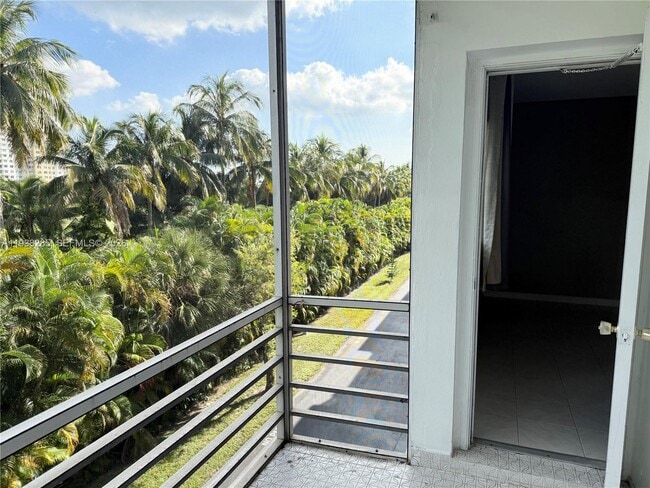 Building Photo - 300 NE 14th Ave