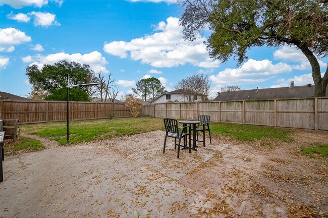 Building Photo - 614 Northaire Dr