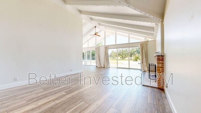 Building Photo - 475 Country Club Dr