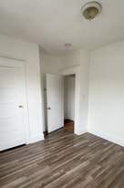 Building Photo - 822 W 42nd Pl