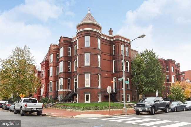 Building Photo - 501 Seward Square SE