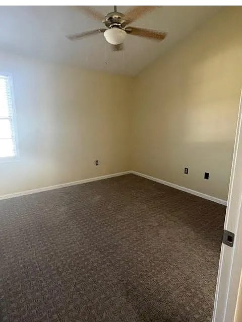 Building Photo - 711 Beaverview Dr