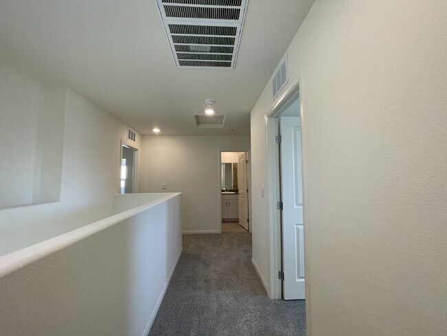 Building Photo - 4 BED 2.5 BATH 2 CAR GARAGE SINGLE FAMILY HOME IN CADENCE, HENDERSON w/ LARGE BACKYARD