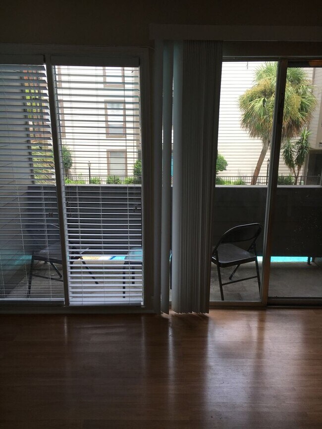 Building Photo - 1161 Lake Ave