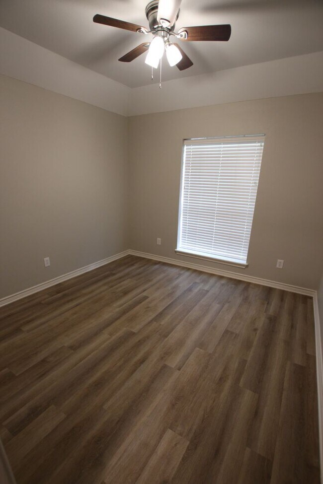 Building Photo - Coming Soon! - Beautiful 3 Bedroom, 2 Bath Home in Tyler! Gated Community!