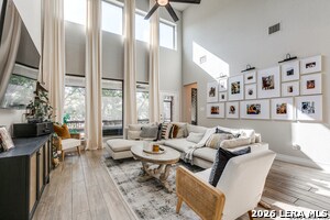 Building Photo - 1022 Cadogan Squire