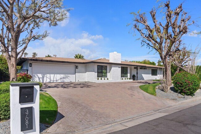 Building Photo - 37081 Palmdale Rd