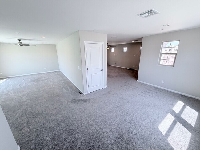 Building Photo - Unique Floorplan in Skye Canyon!