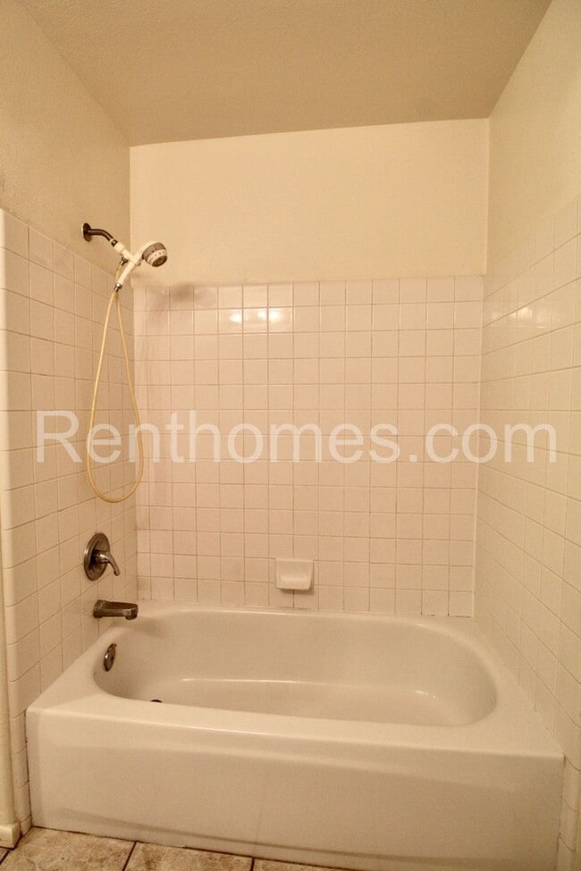 Building Photo - 10722 Sabre Hill Dr