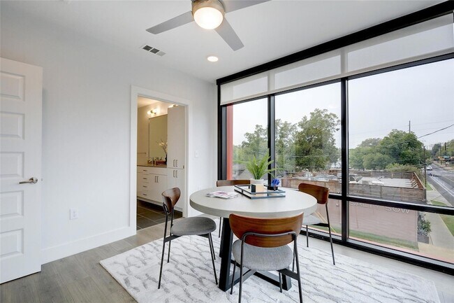 Building Photo - 2213 Poquito St