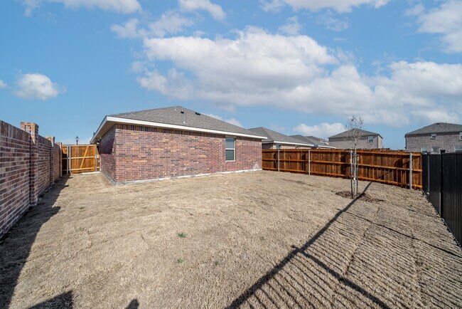 Building Photo - 14004 Birch Farm Dr