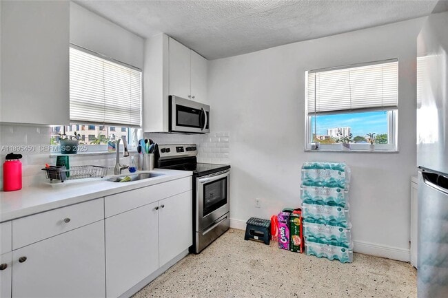 Building Photo - 458 SW 9th St