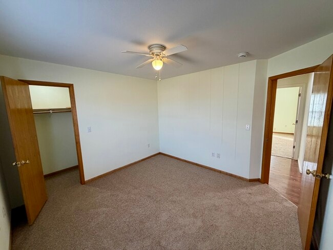 Building Photo - 571 SE 115th Rd