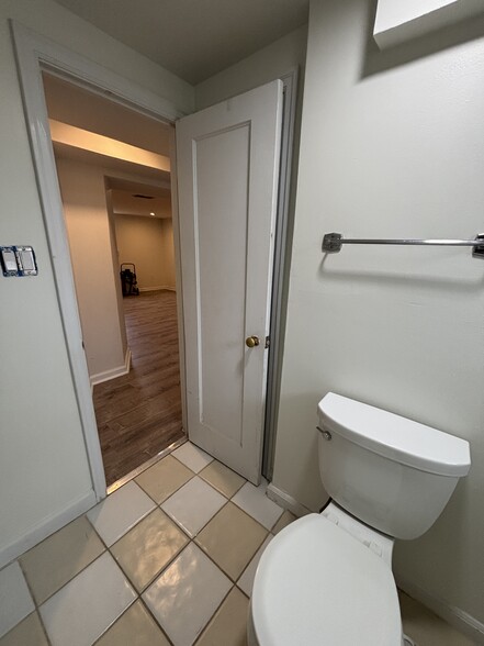 Building Photo - 506 S 14th Ave