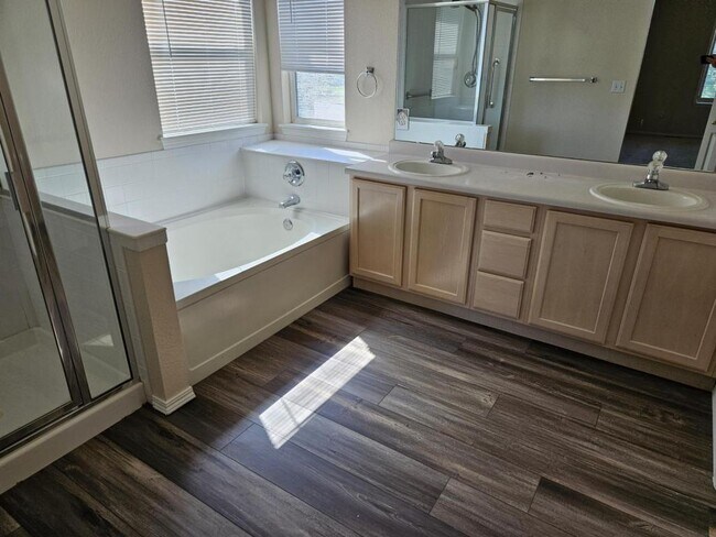Building Photo - 3653 Sunflower Cir
