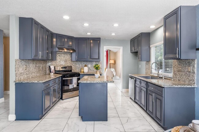 Building Photo - 5761 Caribbean Cir