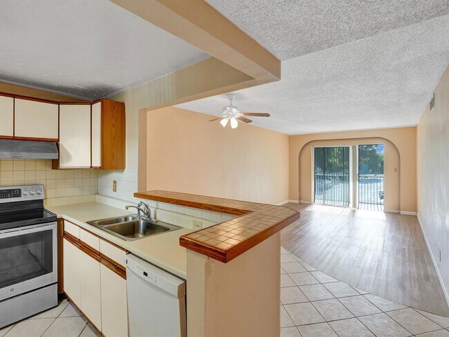 Building Photo - 3000 Riverside Dr