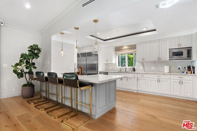 Building Photo - 2120 San Ysidro Dr