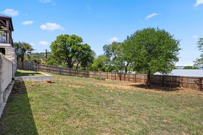 Building Photo - 104 Kings Way