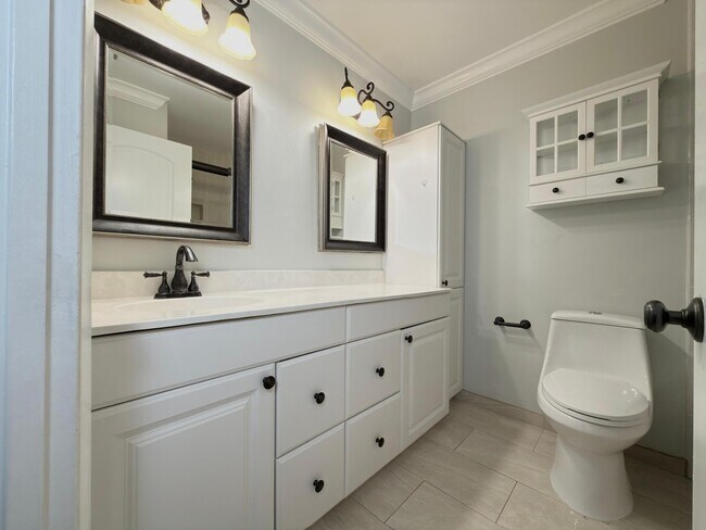 Building Photo - 5957 Forest Hill Blvd