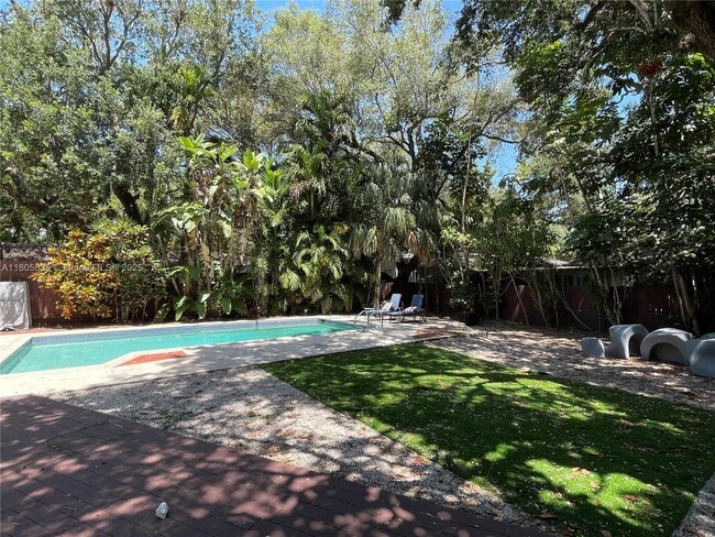 Primary Photo - 4165 Poinciana Ave